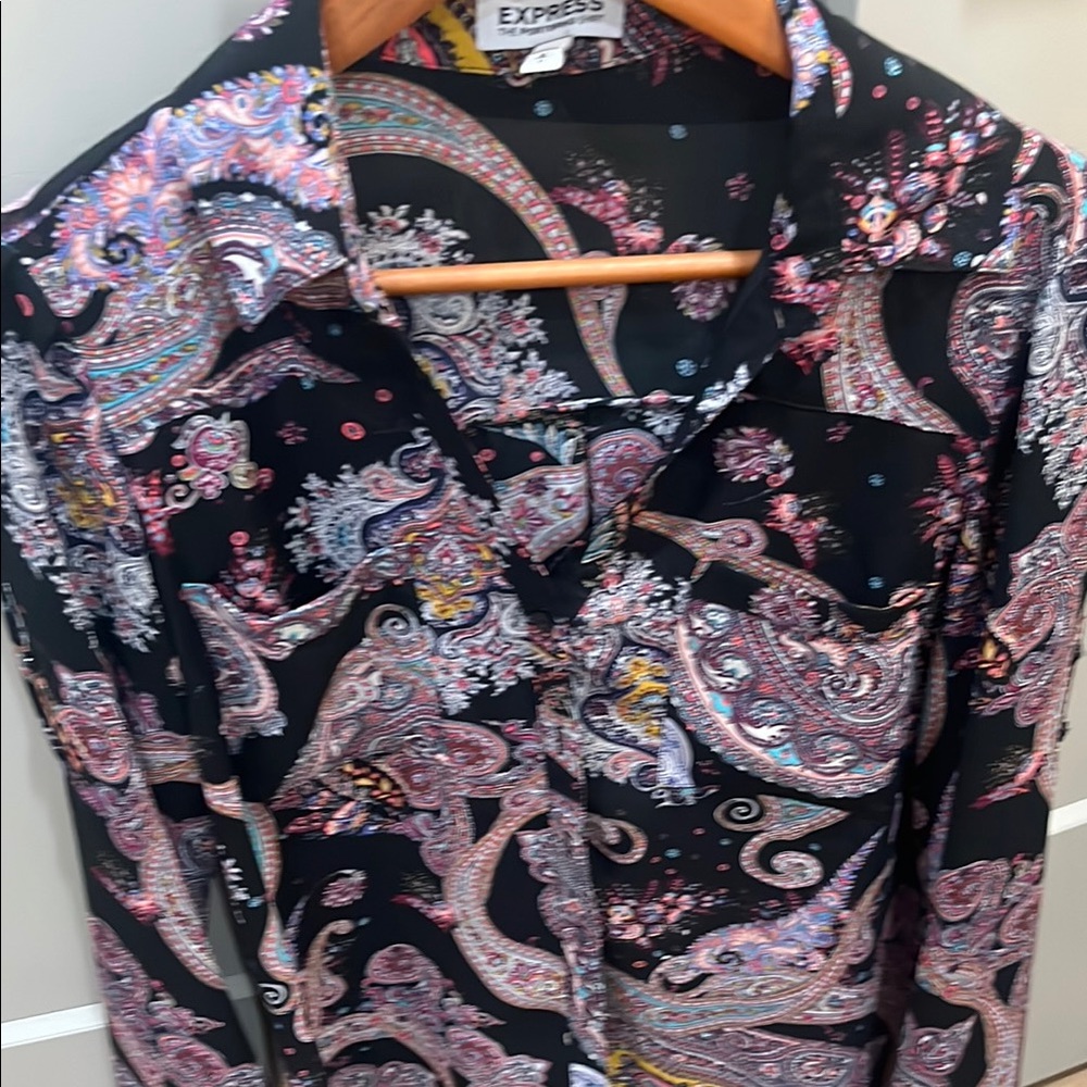 Woman’s long sleeve dress shirt print with black and purple colors